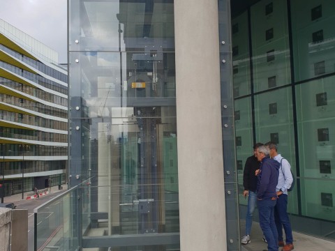 LONDON BRIDGE OUTDOOR LIFT